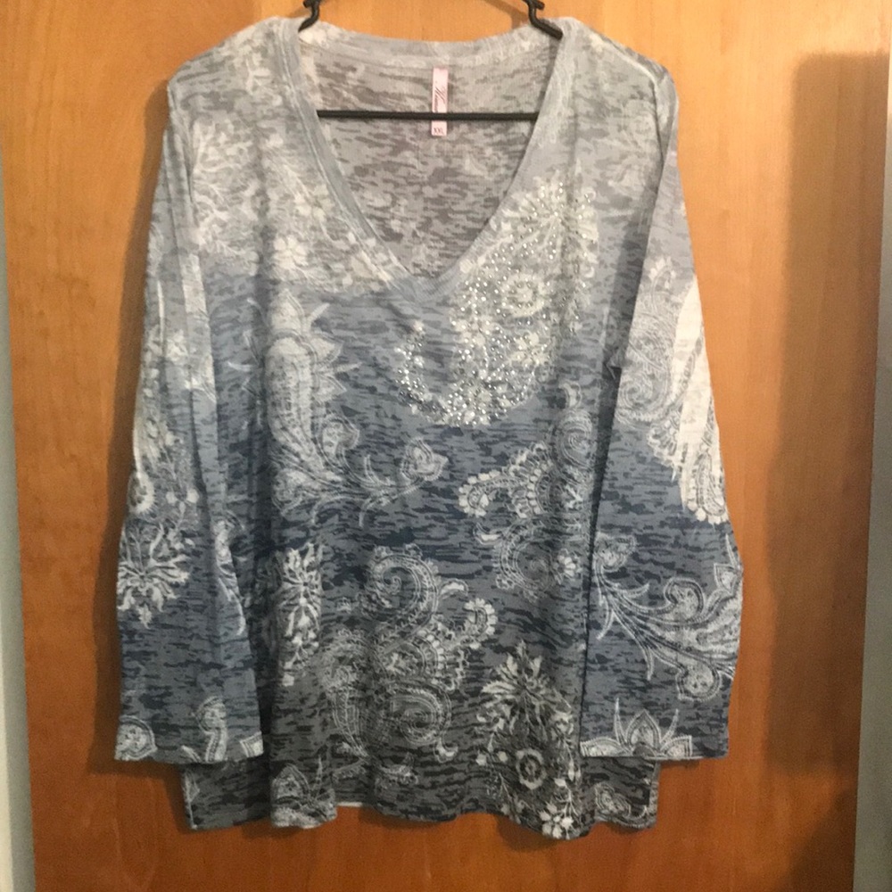 V neck Top with tiny rhinestones